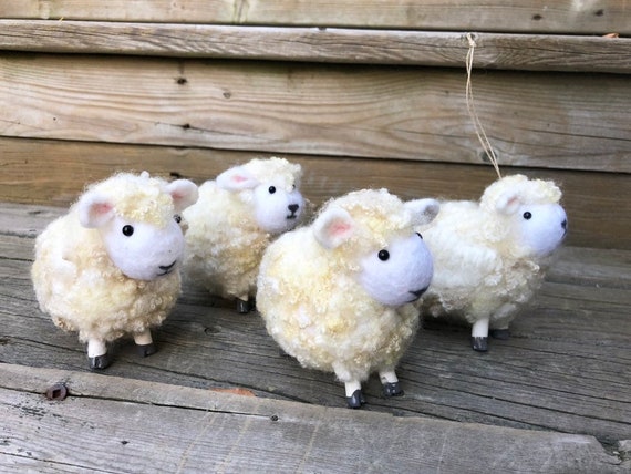 Gevilte schapen boom ornament witte wol krullen | Etsy Zwart en wit schaap lam primitieve Decor boerderij Decor | Etsy
