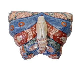 Boîte japonaise antique à papillons Imari avec figurine de cigale porte-bonheur, plat en porcelaine Art asiatique du XIXe siècle