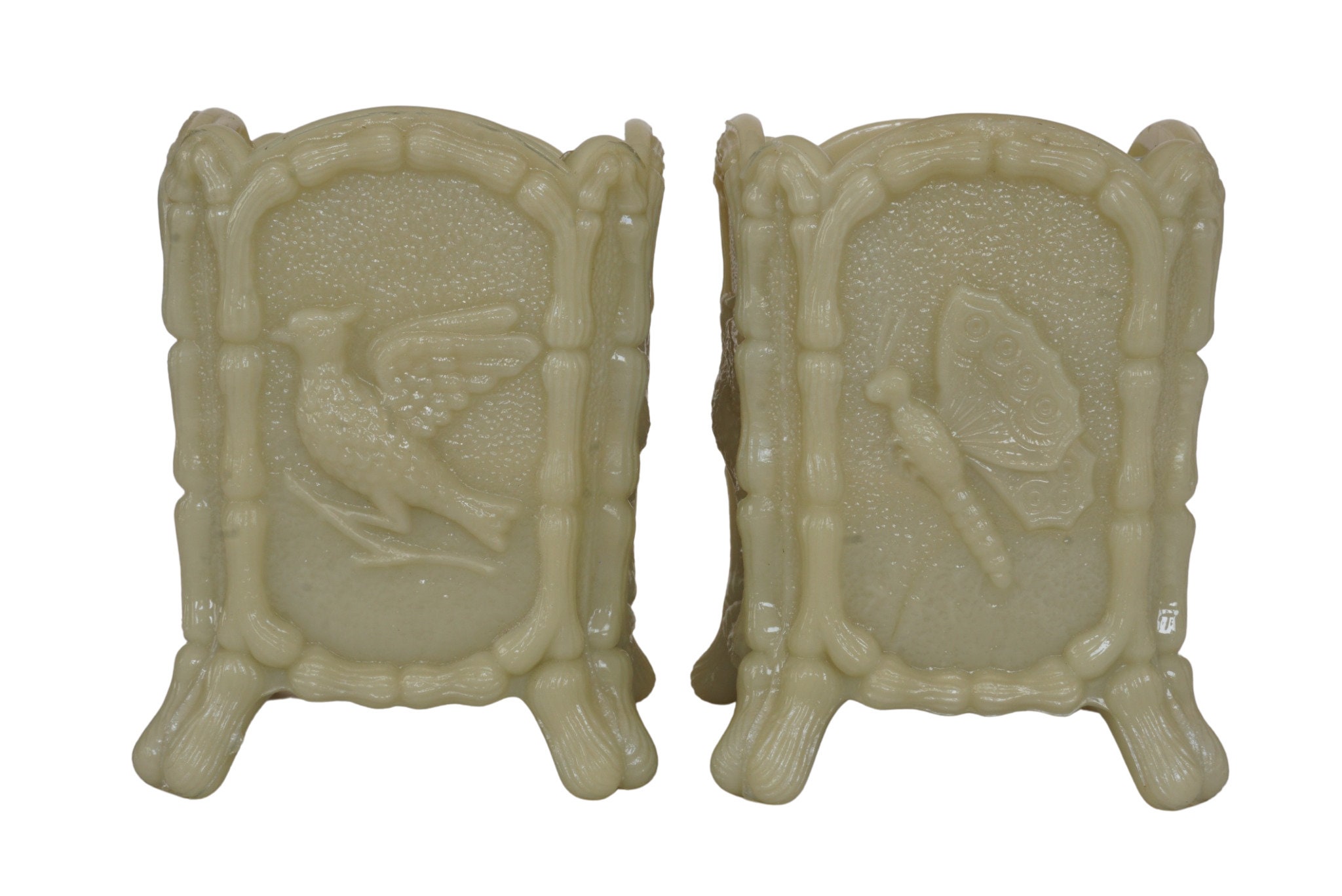 Français Vases Art Nouveau Opaline Paire avec Oiseaux et Papillons, Anciens Ernest Schmid Milk Glass