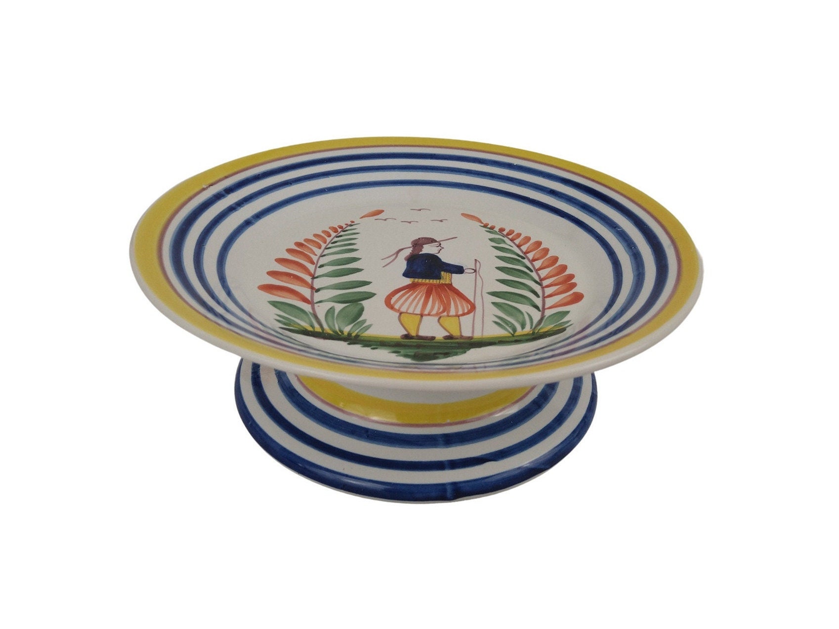 Vintage H B Quimper Cake Plate Stand avec Peint à La Main Français Breton Man, Bleu et Jaune Rayé Pi