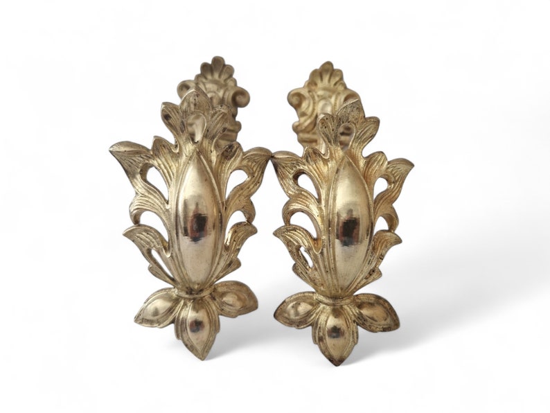 Pair of Antique French Gilt Bronze Curtain Tie Backs with Fleur de Lys, Ormolu Curtain Hold Backs