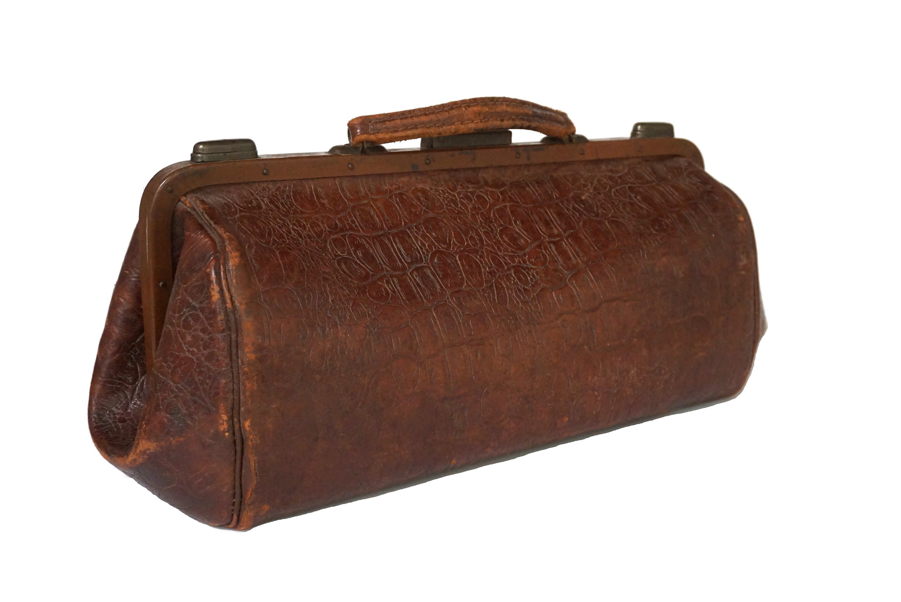 Sold at Auction: A 19th Century leather Gladstone bag, 26 x 34 x 26cm.