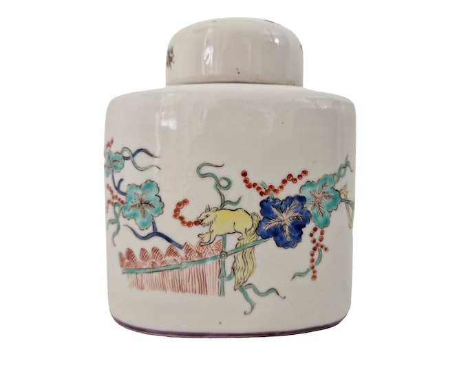 French Porcelain Tea Jar with Hand Painted Kakiemon Decor by Chantilly