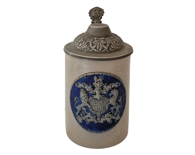 Stoneware Beer Stein with Royal Coat of Arms of the United Kingdom, Ceramic Tankard Mug with Pewter Lid