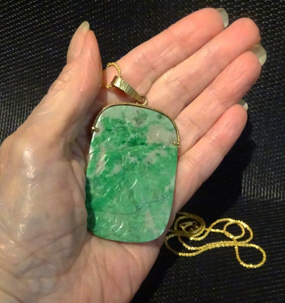 Carved Jadeite Pendant Necklace, 18K Yellow Gold