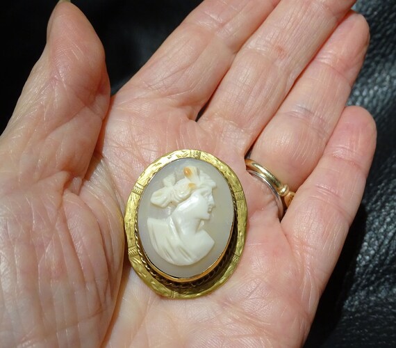 Shell Cameo Brooch, Vintage - image 4