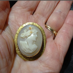 Victorian Cameo Brooch Pin