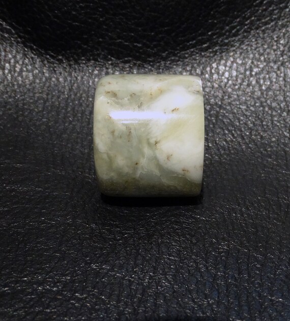 Jade Thumb Ring, Qing Dynasty Nephrite - image 4