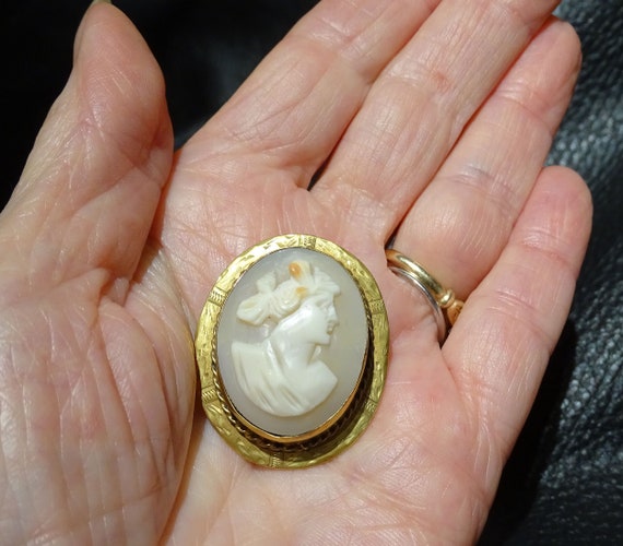 Shell Cameo Brooch, Vintage - image 10