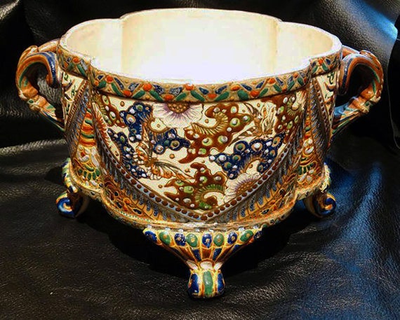 RARE Satsuma Bowl, Kinkozan Moriage. Signed, Circa 1800s
