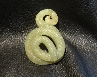 jade Snake Pendant Necklace Hetian Nephrite, Qing 1800s, Adjustable Neck Cord