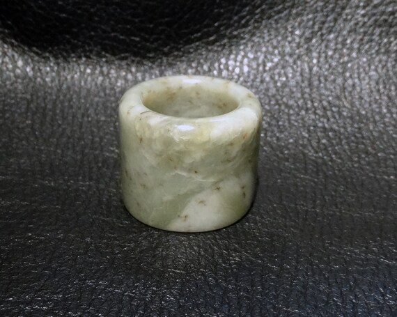 Jade Thumb Ring, Qing Dynasty Nephrite - image 5