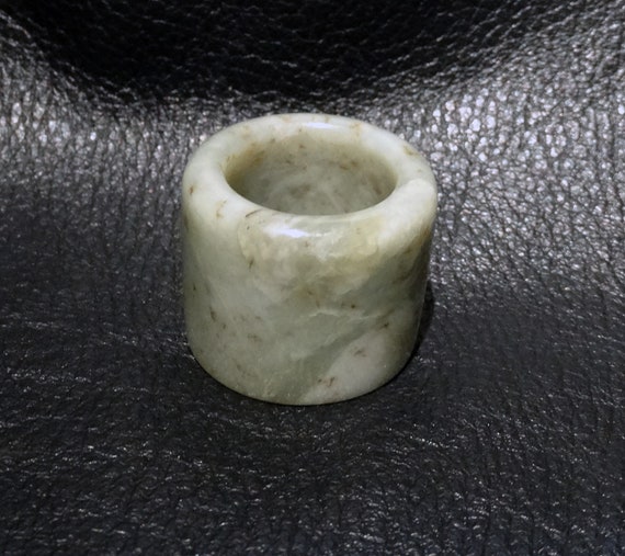 Jade Thumb Ring, Qing Dynasty Nephrite - image 1