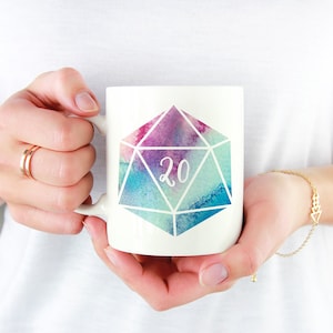 Taza de dados D20 / Opciones de color / Taza de café de cerámica blanca de 11 oz / Mazmorras y dragones / RPG / Regalo para geeks Rainbow