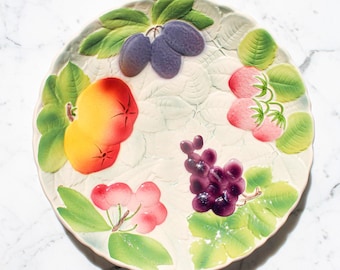 Vintage St. Clement Frankreich Majolika Obstplatte, handbemalte französische Faience Wandplatte, Barbotine geprägte Keramikplatte 31 cm