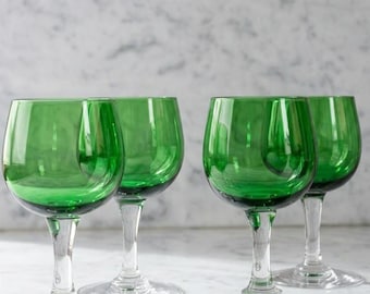 Vintage Smaragdgrüne Weingläser - 4er Set - Mid Century Modern Stemware - Grüne Aperitifgläser - MCM Bunte Barware - Grüne Kelche