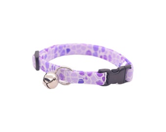 Paarse kattenkraag, heldere paarse stenen patroon, breakaway kattenhalsband of kittenhalsband