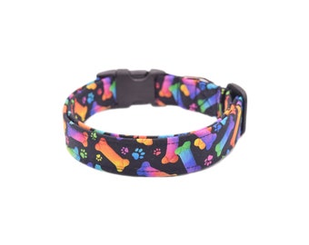 Zwarte regenboog hond botten &poot prints hond halsband, kleurrijke regenboog gradiënt patroon op zwarte hond halsband, handgemaakte gesp of martingale kraag