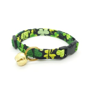 Shamrock Cat Collar, Breakaway Cat Collar, St. Patrick's Day Cat Collar, Green Shamrock Pattern