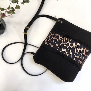 Crossbody bag with leopard print