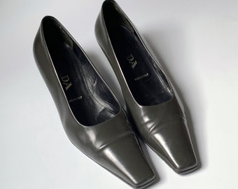 90s Prada kitten heels, Prada dark olive leather shoes, dark green grey kitten heel shoes, y2k Prada shoes, 2000s designer shoes vintage