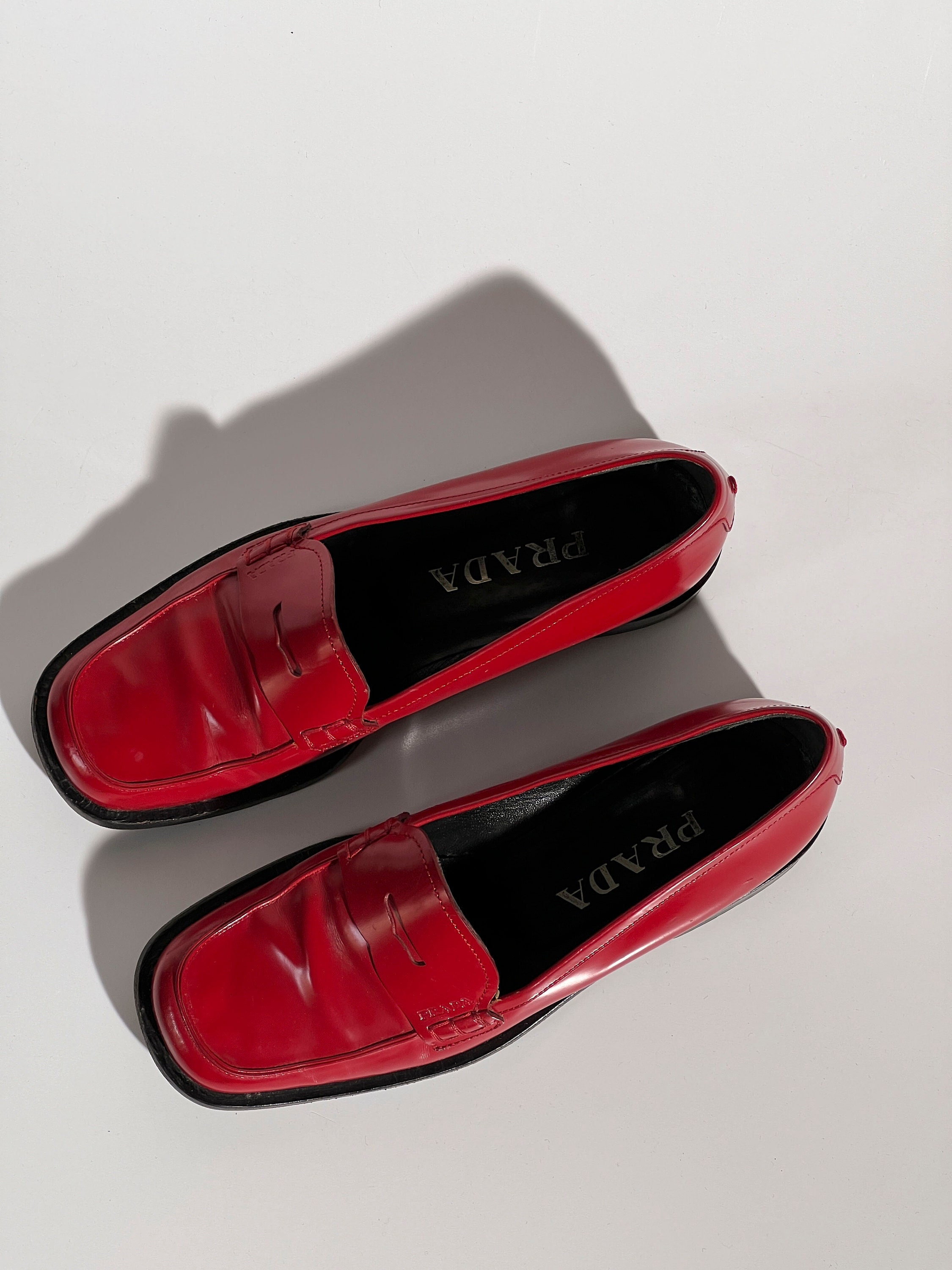 PRADA 1990s leather shoes 38