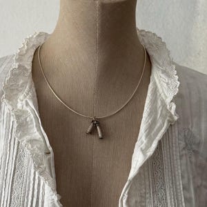 Sterling zilveren kolomhangersketting - Vintage Ionische en Korinthische miniatuurzuil choker - Architectonische sterling zilveren kraagketting