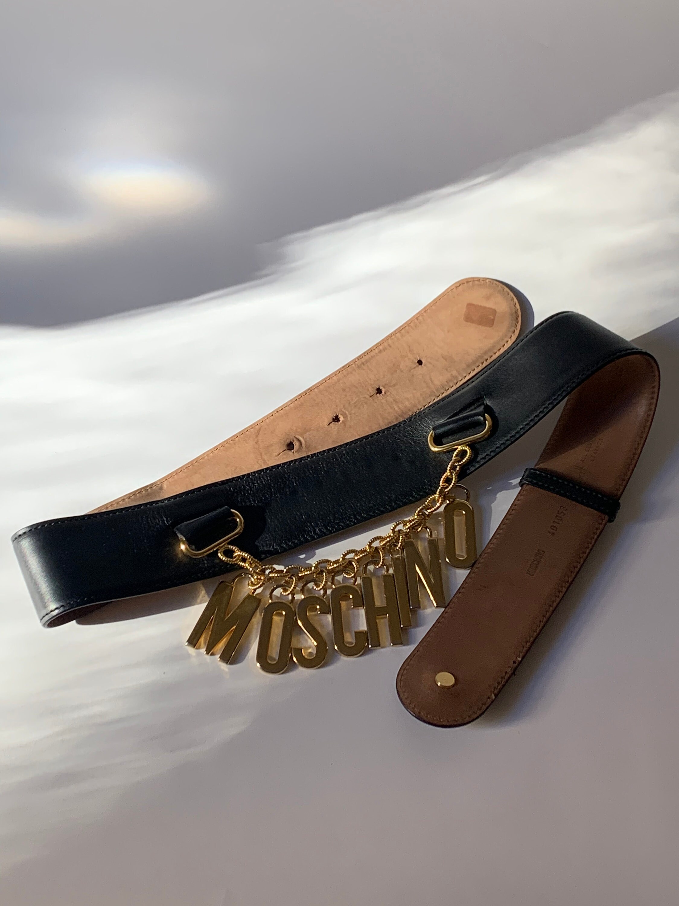 ❤️MOSCHINO レッド ベルト 70。美品 MOSCHINO Belt XS Logo Gold Red Leather Italian Luxury