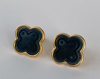 LERITZ black clover shape clip on earrings, 90s jewelry earrings, Castle core earrings, Black flower earrings, Spanish designer earrings