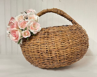 Antique Basket, Wicker Basket, shabby chic decor, wicker basket,  French farmhouse, vintage wicker