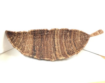 Vintage Basket, large Wicker leaf  Basket, shabby chic decor, centerpiece,rattan handle,serving basket, French farmhouse,vintage wicker