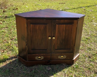 Pine freestanding corner unit made by our own carpenters SALE PRICE