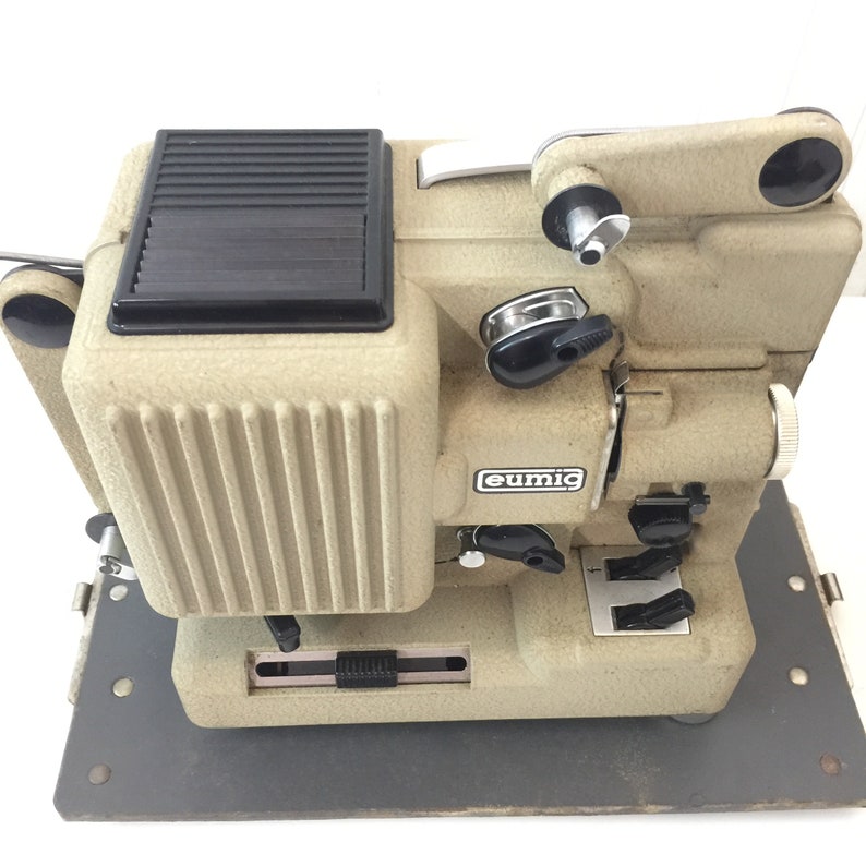 Proyector Vintage EUMIG WIEN TYPE P8 Automatic (Le Falta la Lámpara