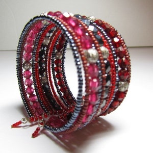 cuff bracelet, vintage jewelry,red jewelry, beaded bracelet, red beads, pink bracelet,boho jewelry,