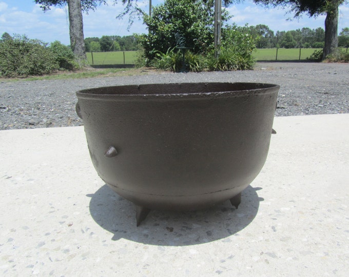 ANTIQUE CAST IRON Cauldron, Wash Pot, Footed Pot, Vintage Rustic Pot