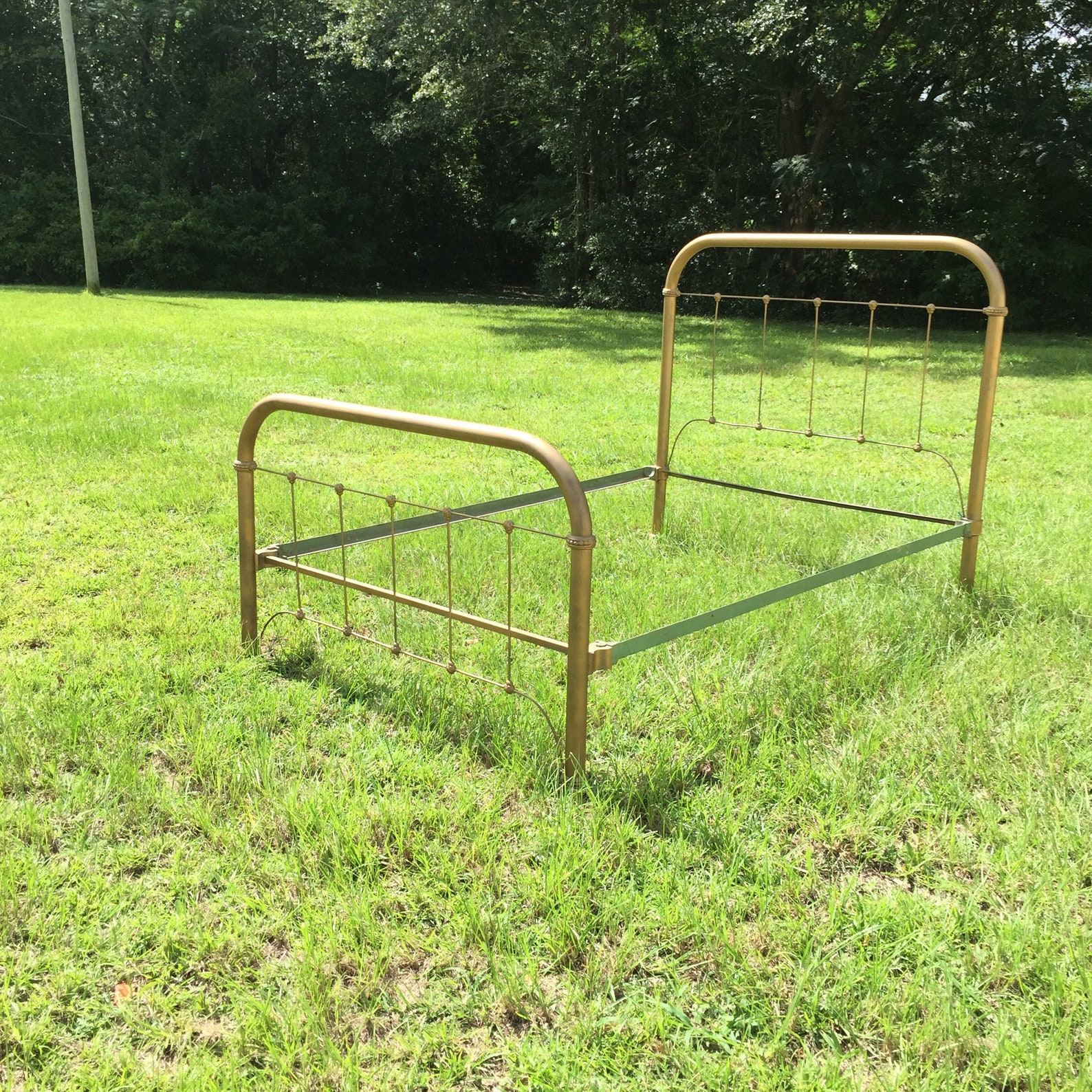 Cama de hierro antigua cama de color dorado cabecera casa | Etsy