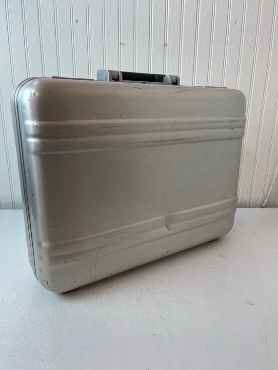 VINTAGE BRIEFCASE, ALUMINUM Briefcase, Halliburton Zero VINTAGE BRIEFCASE, ALUMINUM Briefcase, Halliburton Zero