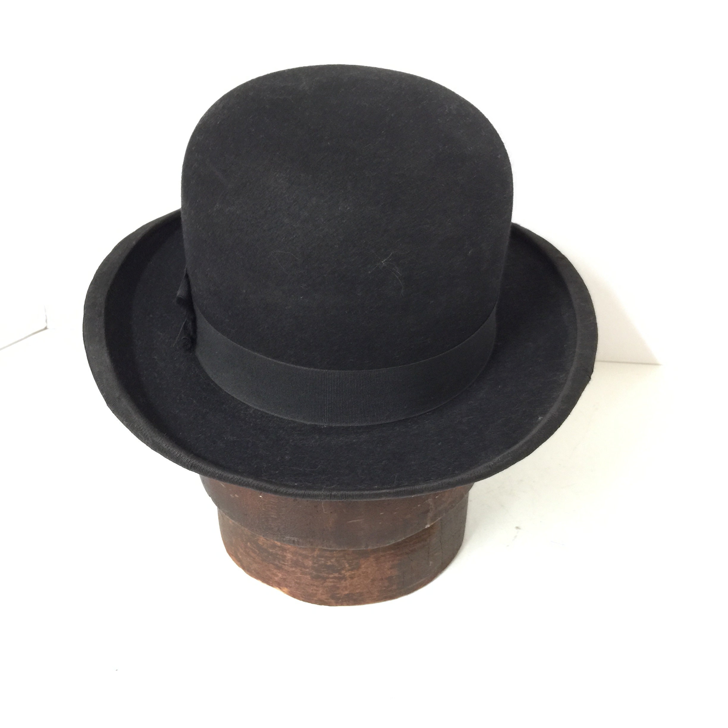 Vintage fanning derby hat The Art of Making a Kentucky Derby Hat | Vogue main image 2