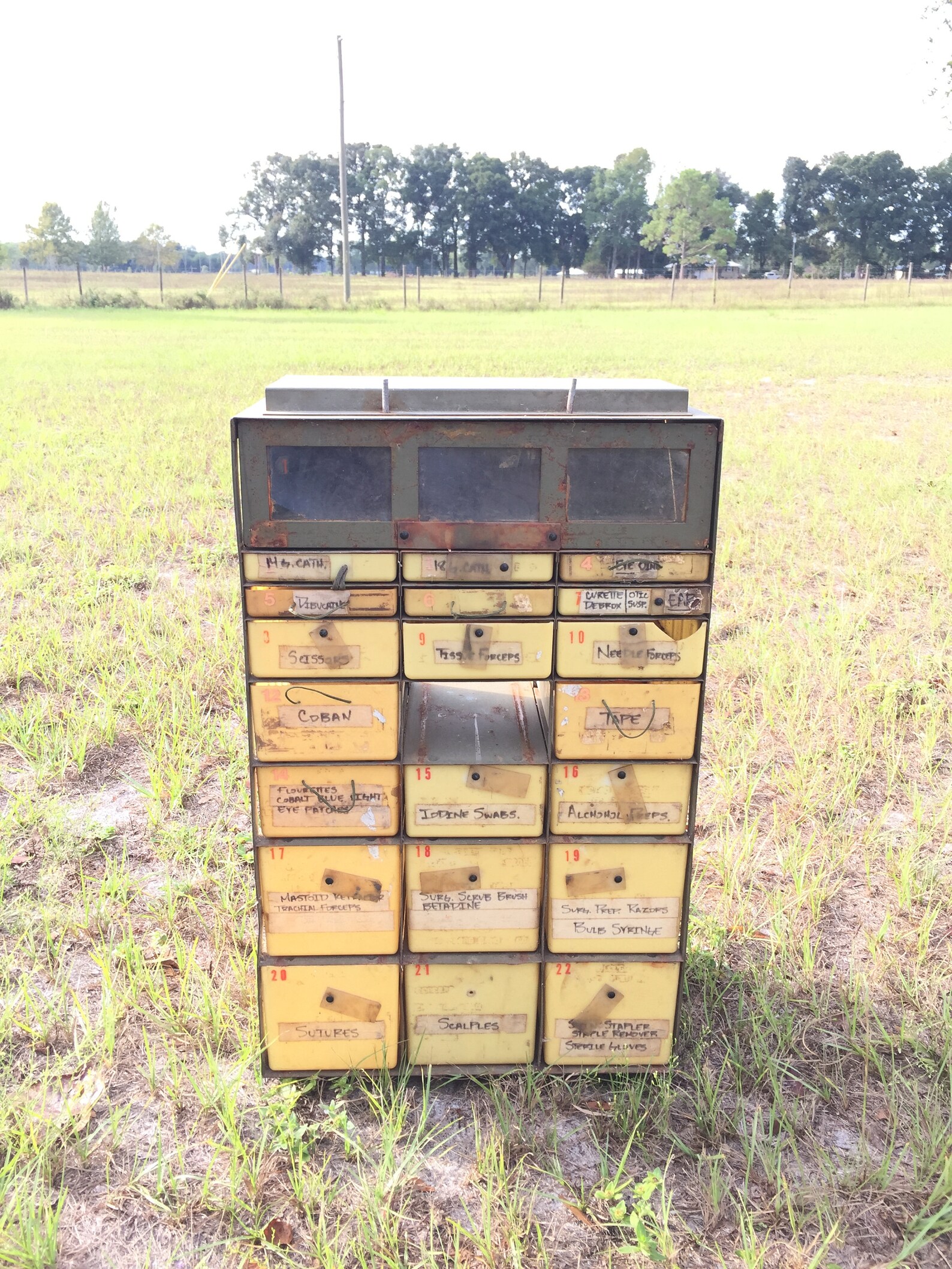 Gabinete médico militar cajones de almacenamiento | Etsy