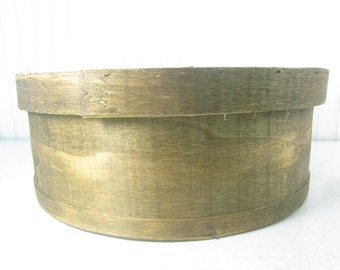Vintage round wood box, cheese box, cake box, hat box, wedding box, French box, sewing box, wood box, container, French decor, serving  box