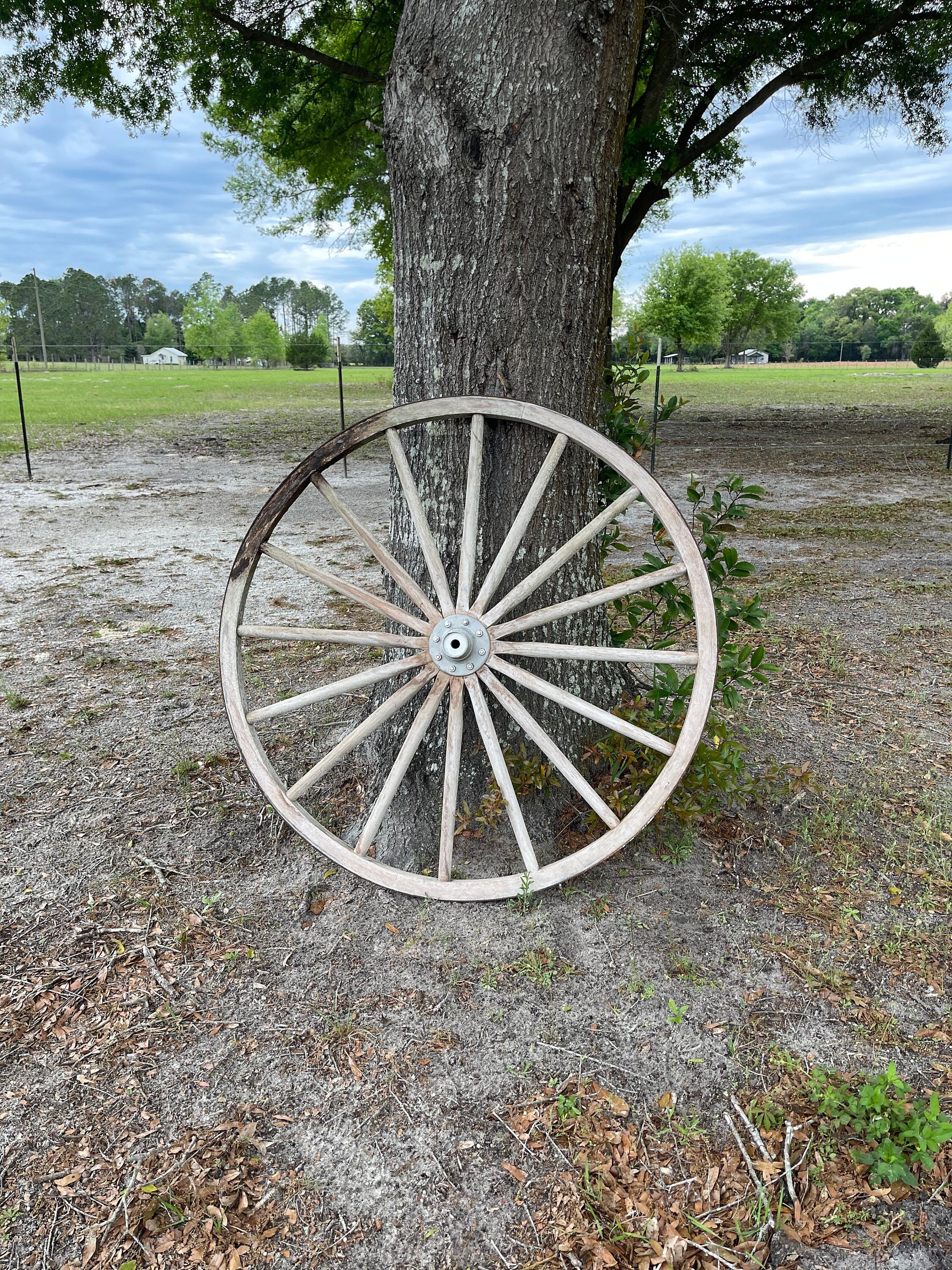 Antique wagon wheel, Buggy wheel, authentic metal and wood wheel, iron works, wall hanging, yard art, farm,industrial