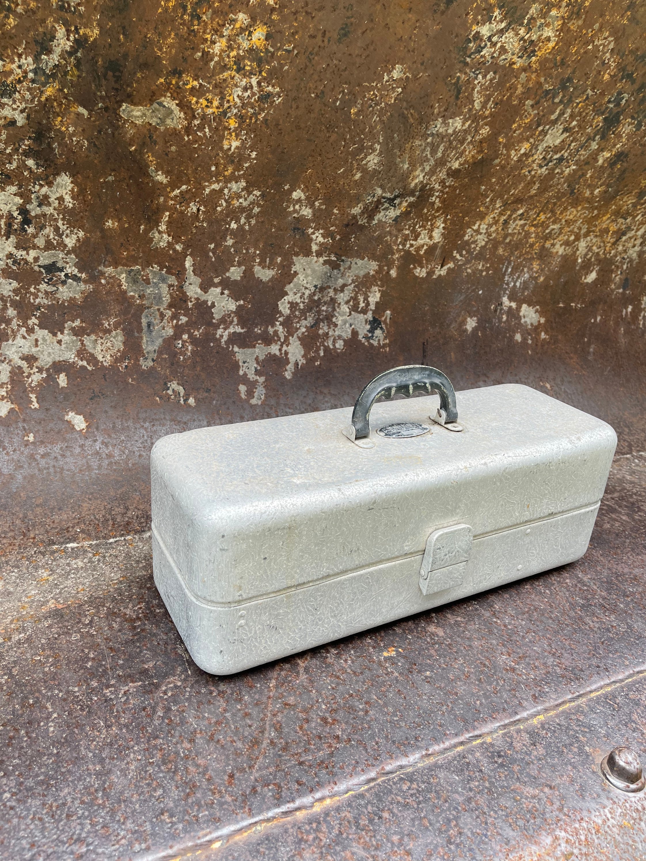 Boîte de matériel de pêche vintage, modèle n° 1000A UMCO