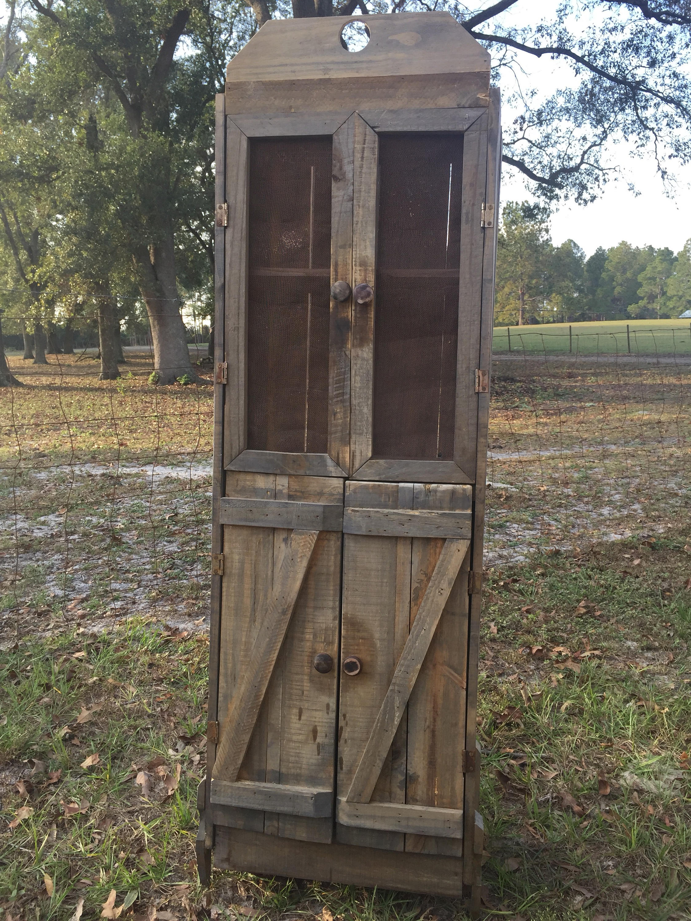 Pie cupboard outlet