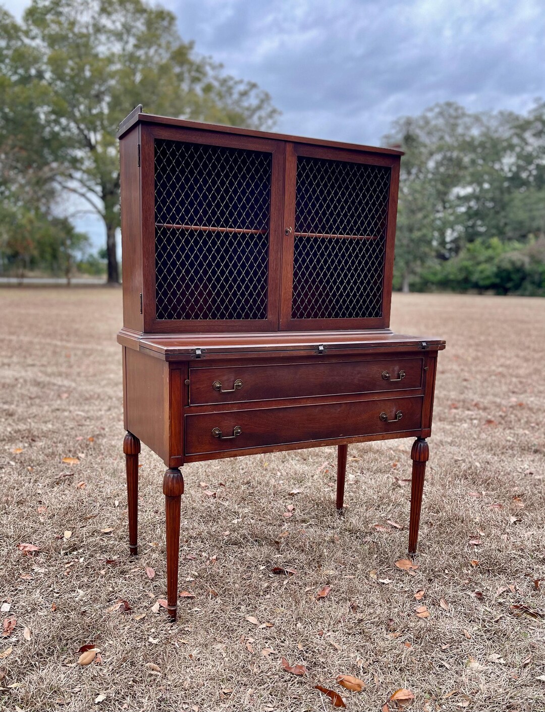 米軍放出品 1966年製 Maddox Table Co. ボウフロントチェスト Vintage Maddox Colonial Writing Desk, Hutch Top Desk, Furniture