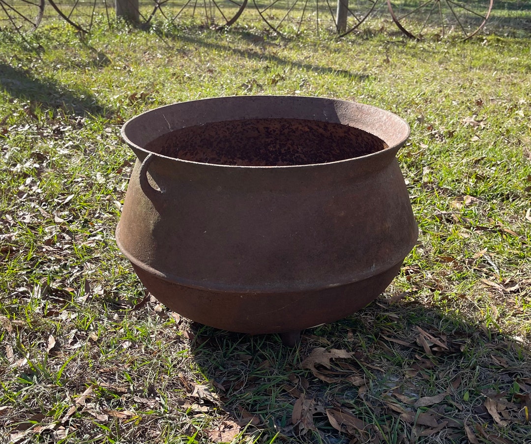 I picked up a 20 gallon pot/cauldron yesterday. Paid 1 dollar per gallon. :  r/castiron
