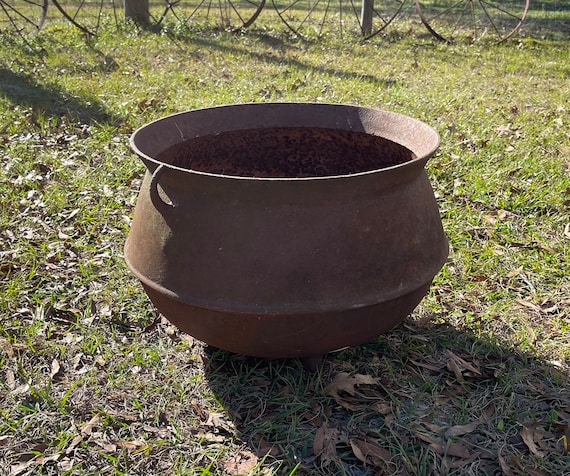 ANTIQUE CAST IRON Cauldron, Gate Marks, Wash Pot, Footed Pot, Yard Decor,  Fire Pit, Porch Decor, Rustic Pot, Fire Pot, Cook Pot, Number 20 