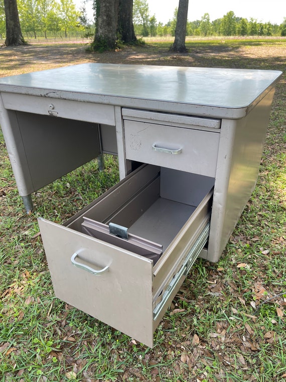 Mid Century Metal Desk, Office Desk, Steelcase Desk, Vintage Metal Desk, Office  Furniture, Home Office, Workspace, Vintage Desk, Homeschool - Etsy