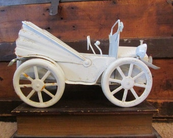 Vintage Tin Car Music Box, White Car, Car Model, Metal Car, Shabby Chic, Rust