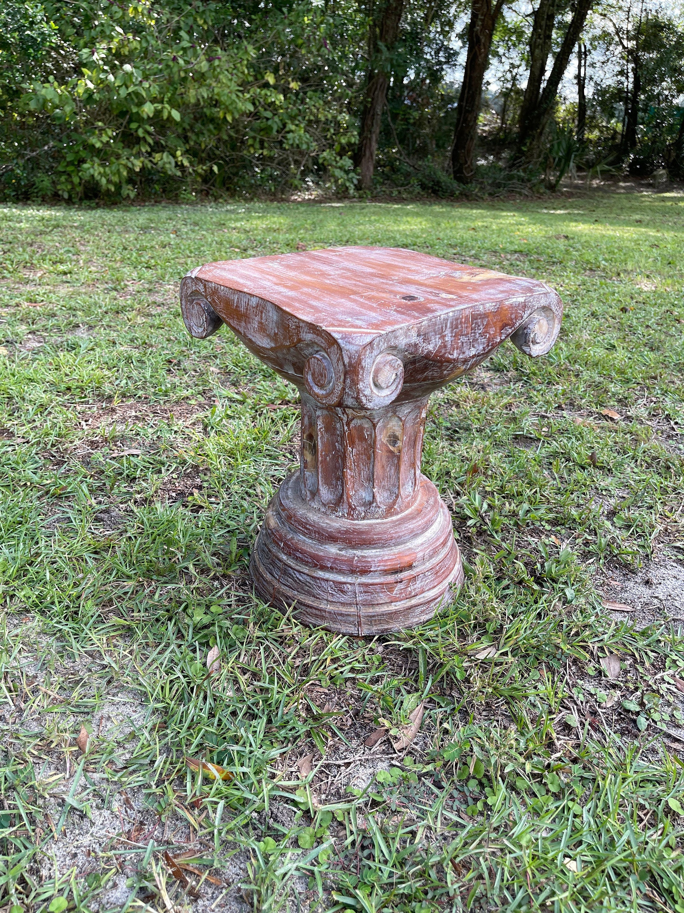 colonne En bois, Base