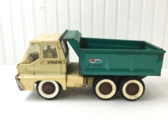 Structo Dump Truck, metal truck, collectible toy, Green Metal Truck, white truck cab, made in Canada, 1966